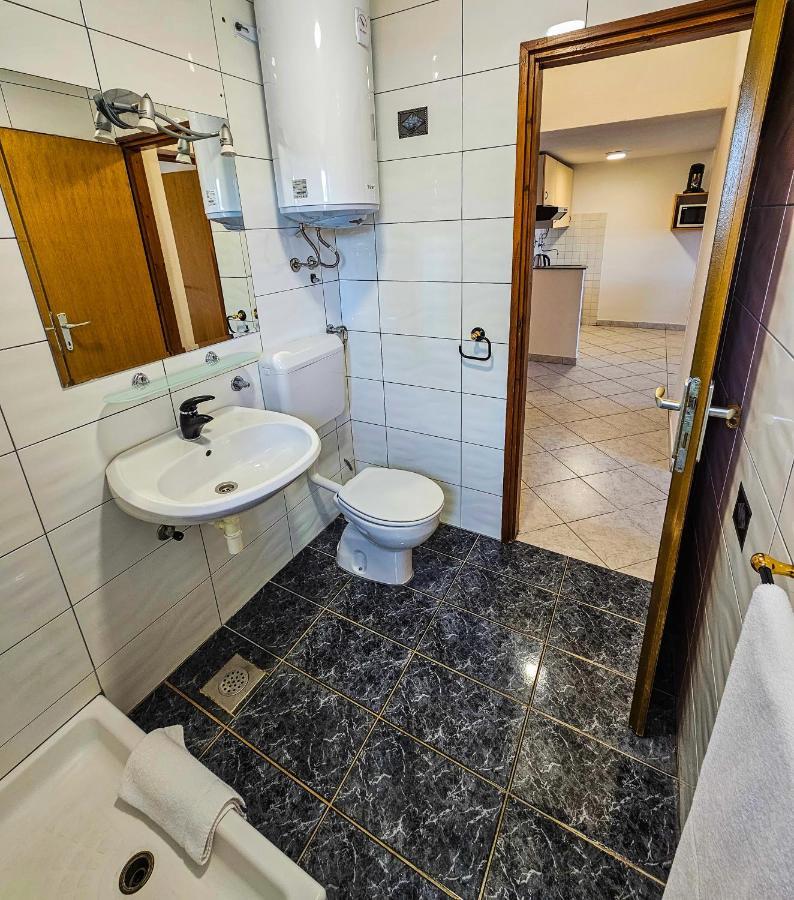 Aenona Sea View Apartments Nin Bagian luar foto